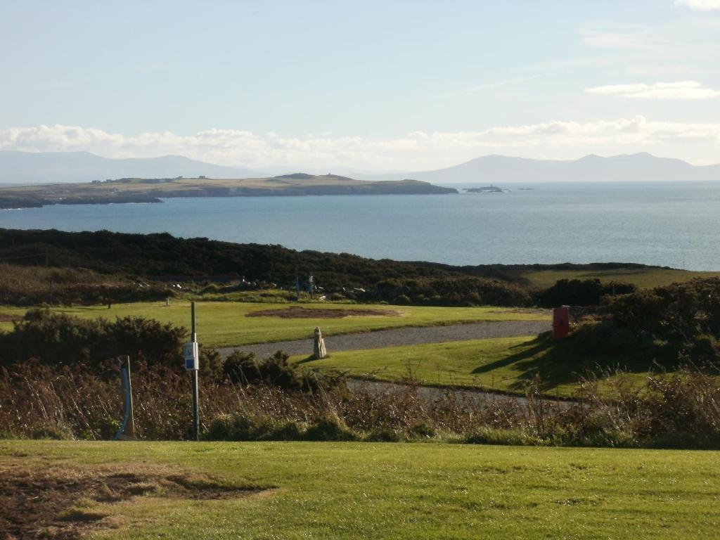 Blackthorn Farm Panzió Holyhead Kültér fotó